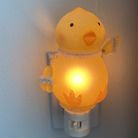 Light up Ducky night light - Picture 1 of 7